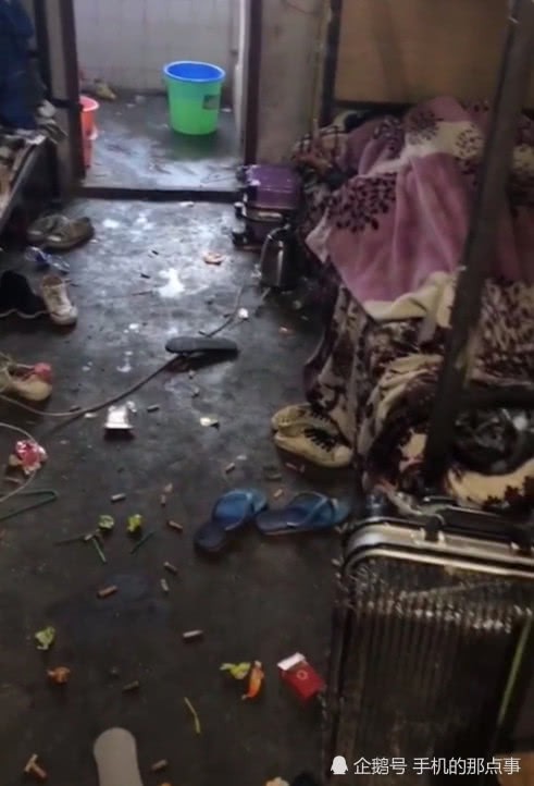 Đẹp trai nhưng ở bẩn khiến phòng bốc mùi thối cả ký túc xá, nam sinh bị cả trường xa lánh