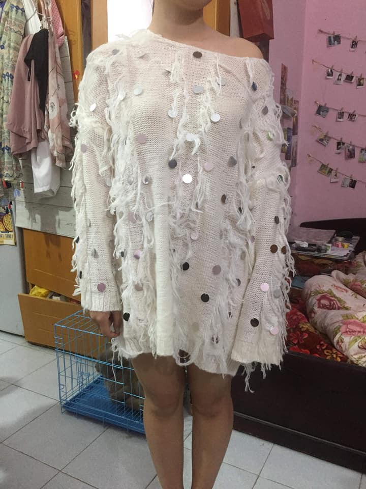 Lên mạng tố khổ vì mua phải chiếc áo xỉn màu, cô gái trẻ bị cư dân mạng ném đá vì... Lên mạng tố khổ vì mua phải chiếc áo xỉn màu, cô gái trẻ bị cư dân mạng ném đá vì...