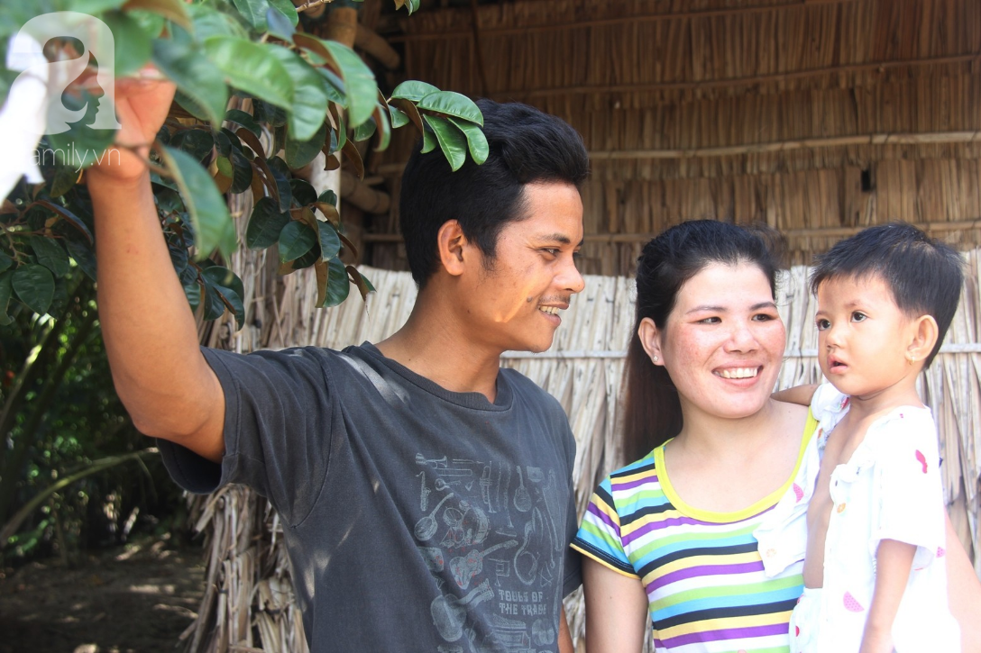 Lời khẩn cầu của người mẹ ôm con gái 2 tuổi bị hở van tim, chỉ nặng 6 ký mà không có tiền chạy chữa