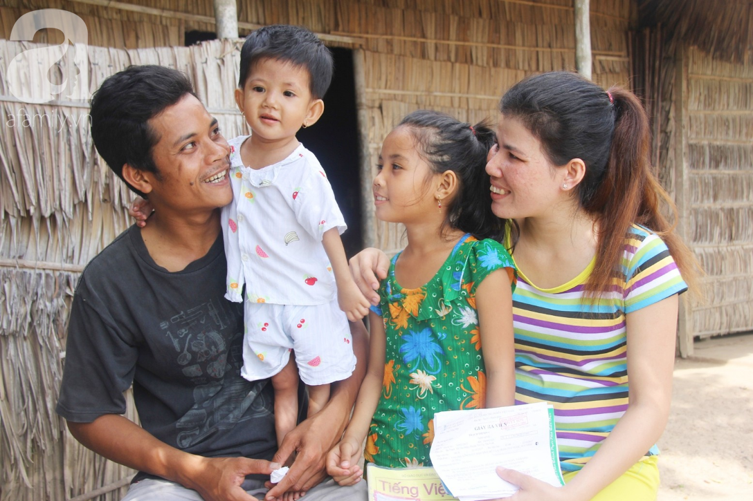 Lời khẩn cầu của người mẹ ôm con gái 2 tuổi bị hở van tim, chỉ nặng 6 ký mà không có tiền chạy chữa