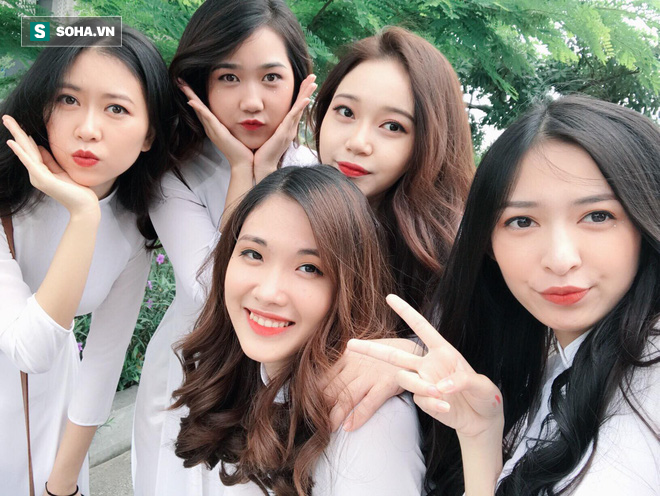 Mẫu ảnh nổi lên từ bức hình 5 nữ sinh: Tôi từng bị gạ đi chơi với những mức giá trên trời