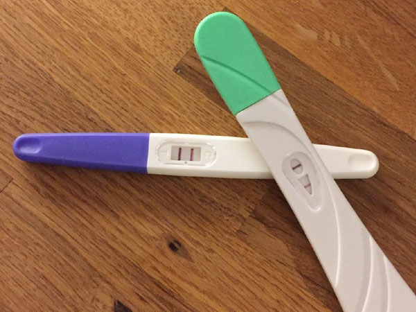 Được bạn gái biểu diễn ảo thuật cho xem, chàng trai chưa kịp ngạc nhiên đã tái xanh mặt vì lên chức bố