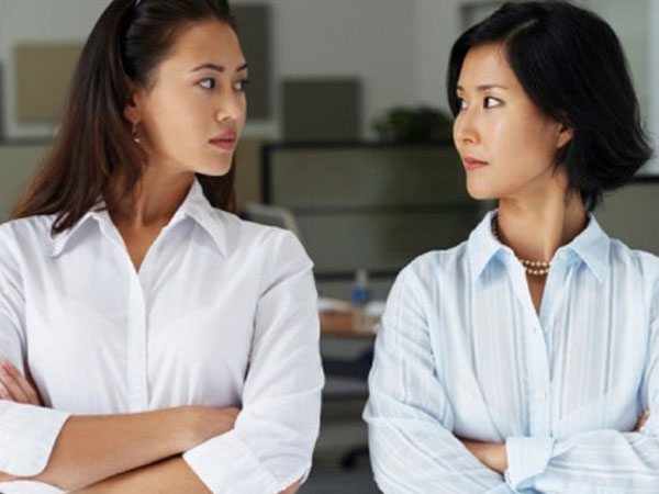 Sinh con xong, mẹ chồng và em chồng ra thăm cho tôi 2 triệu tiền mừng nhưng nói một câu khiến tôi uất nghẹn