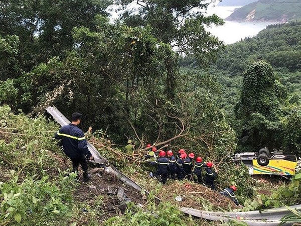 Khởi tố lái xe chở 21 sinh viên rơi ở đèo Hải Vân