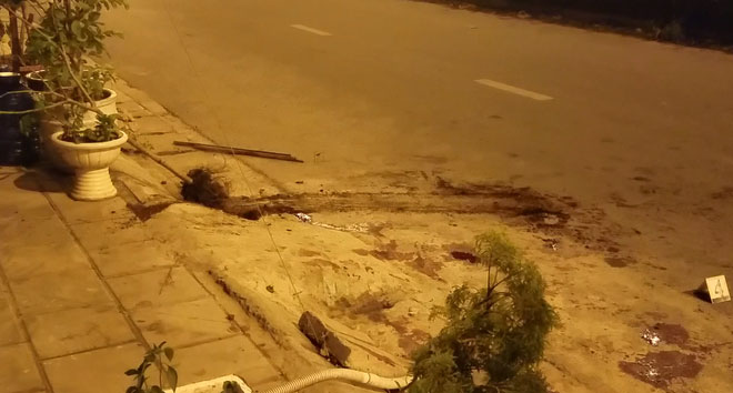 TPHCM: Truy sát kinh hoàng trên đại lộ Võ Văn Kiệt, 2 nam thanh niên bị chém gục trọng thương