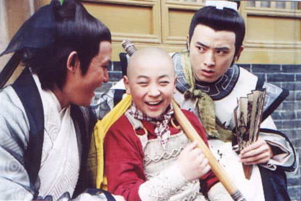 Bức ảnh khiến ký ức ùa về: Sau 18 năm, couple huyền thoại Bao Chửng và Công Tôn Sách bất ngờ tái ngộ