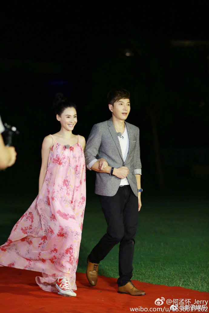 Người tình tin đồn kém 10 tuổi của Trương Bá Chi khoe ảnh ôm con gây xôn xao