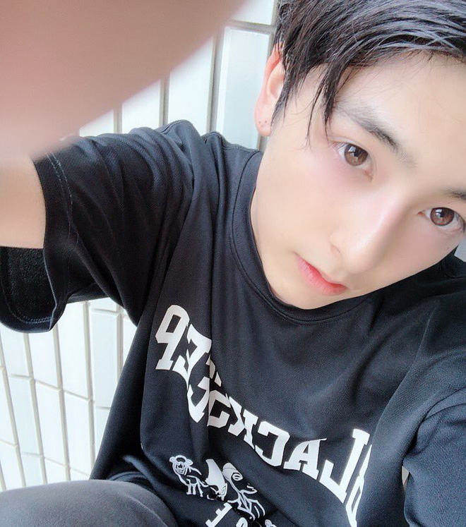 Từng bị bắt nạt vì ngoại hình nổi bật, cậu bạn 18 tuổi bật khóc sau khi đăng quang Nam sinh đẹp trai nhất Nhật Bản