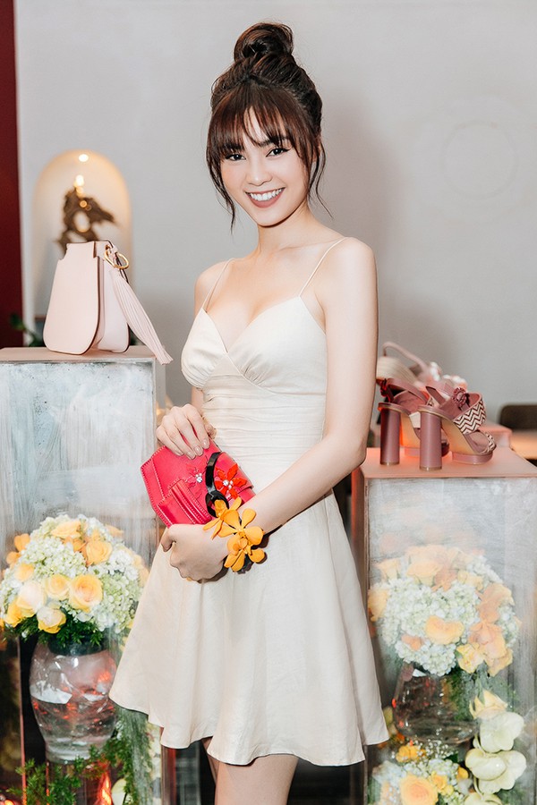 Cuộc sống giàu có của Ninh Dương Lan Ngọc: Đi xe tiền tỷ, sở hữu 2 căn hộ