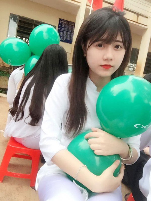 Từ cô gái mặc áo dài xinh xắn gây bão mạng đến á khôi ĐH Hutech