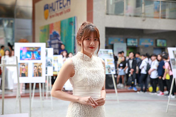 Từ cô gái mặc áo dài xinh xắn gây bão mạng đến á khôi ĐH Hutech