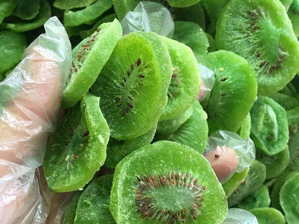 Mứt Tết Trung Quốc giá cực rẻ, đội lốt nhà làm tràn ngập thị trường