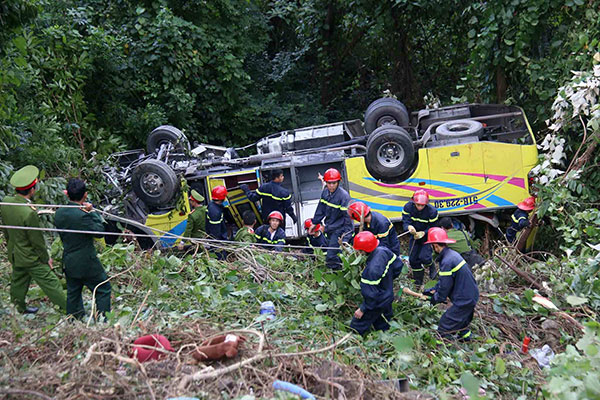 TT-Huế: Nguyên nhân bất ngờ vụ xe khách lao vực trên đèo Hải Vân