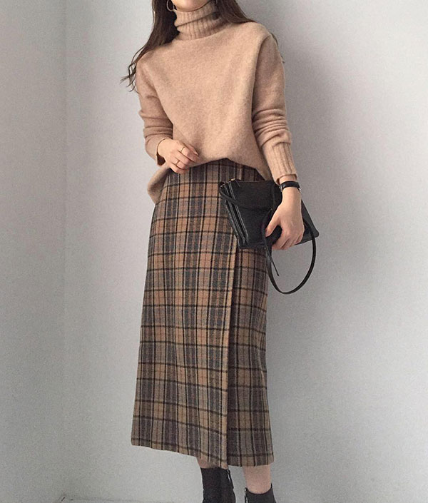 Muốn hoàn thiện vẻ ngoài nhanh nhất, nàng công sở sẽ cần set áo len + chân váy suông đang hot rần rần này Muốn hoàn thiện vẻ ngoài nhanh nhất, nàng công sở sẽ cần set áo len + chân váy suông đang hot rần rần này