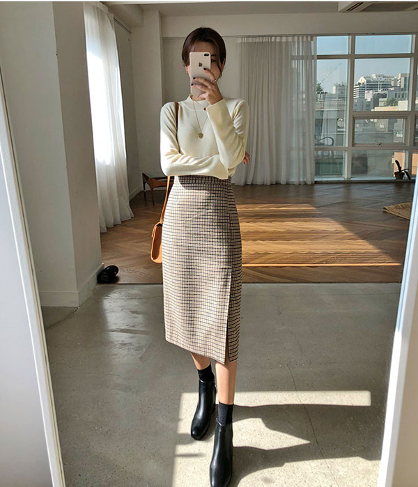 Muốn hoàn thiện vẻ ngoài nhanh nhất, nàng công sở sẽ cần set áo len + chân váy suông đang hot rần rần này Muốn hoàn thiện vẻ ngoài nhanh nhất, nàng công sở sẽ cần set áo len + chân váy suông đang hot rần rần này