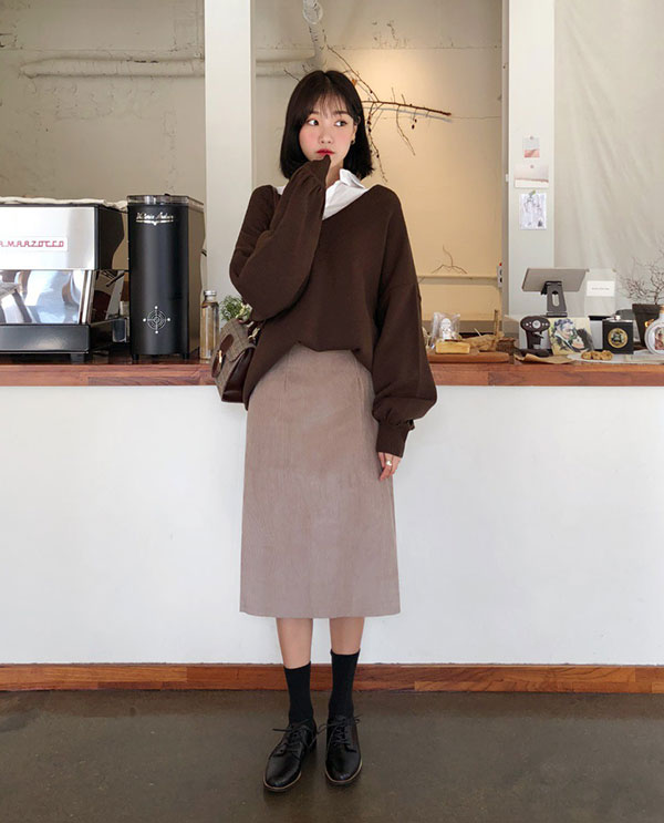 Muốn hoàn thiện vẻ ngoài nhanh nhất, nàng công sở sẽ cần set áo len + chân váy suông đang hot rần rần này Muốn hoàn thiện vẻ ngoài nhanh nhất, nàng công sở sẽ cần set áo len + chân váy suông đang hot rần rần này