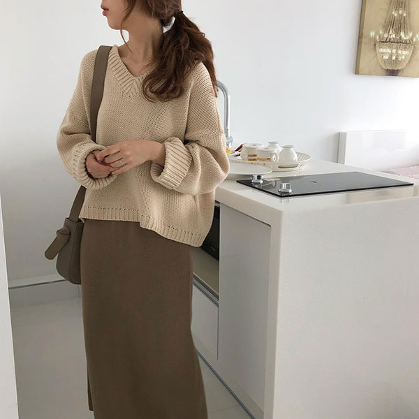 Muốn hoàn thiện vẻ ngoài nhanh nhất, nàng công sở sẽ cần set áo len + chân váy suông đang hot rần rần này Muốn hoàn thiện vẻ ngoài nhanh nhất, nàng công sở sẽ cần set áo len + chân váy suông đang hot rần rần này