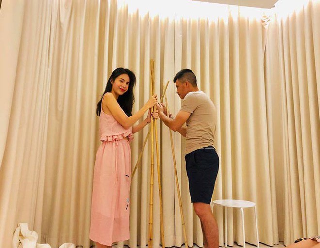 Thủy Tiên lần đầu đăng ảnh chính diện con gái nhưng vẫn che nửa mặt, nhất quyết không công khai