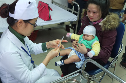 Nhiều trẻ nhập viện sau tiêm ComBe Five: Bình thường hay đáng lo?