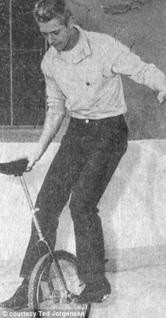 Tuổi thơ dữ dội của Jeff Bezos: Họ Bezos là của cha dượng, cha đẻ biệt tích mấy chục năm mới gặp lại