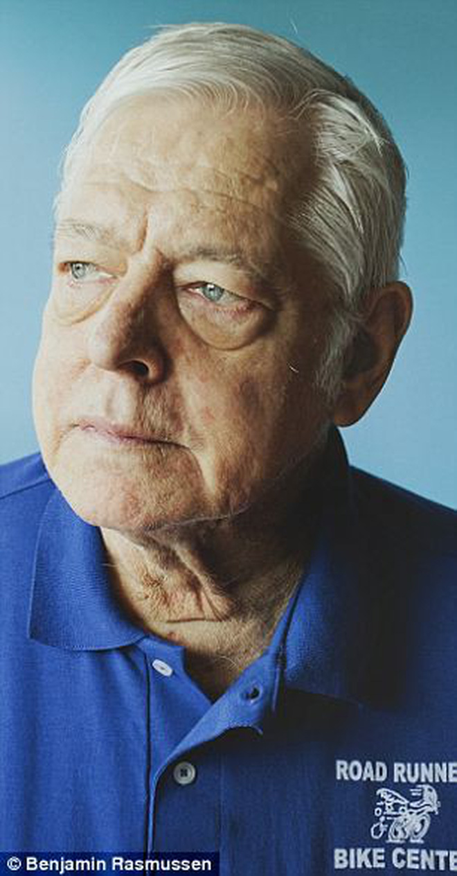 Tuổi thơ dữ dội của Jeff Bezos: Họ Bezos là của cha dượng, cha đẻ biệt tích mấy chục năm mới gặp lại