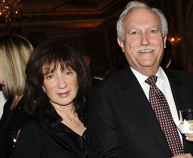 Tuổi thơ dữ dội của Jeff Bezos: Họ Bezos là của cha dượng, cha đẻ biệt tích mấy chục năm mới gặp lại