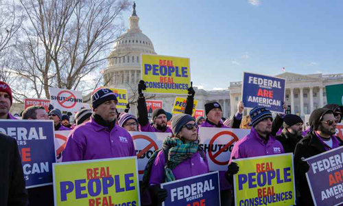 Biểu tình gần Nhà Trắng đòi Trump mở cửa chính phủ