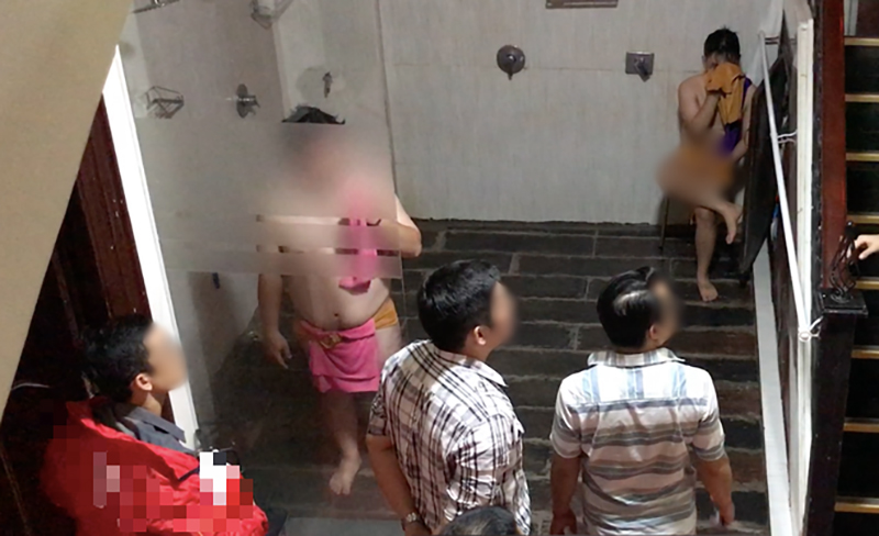 Động spa bị đột kích ở Sài Gòn dùng lồng sắt, dây xích để tạo cảm giác mạnh