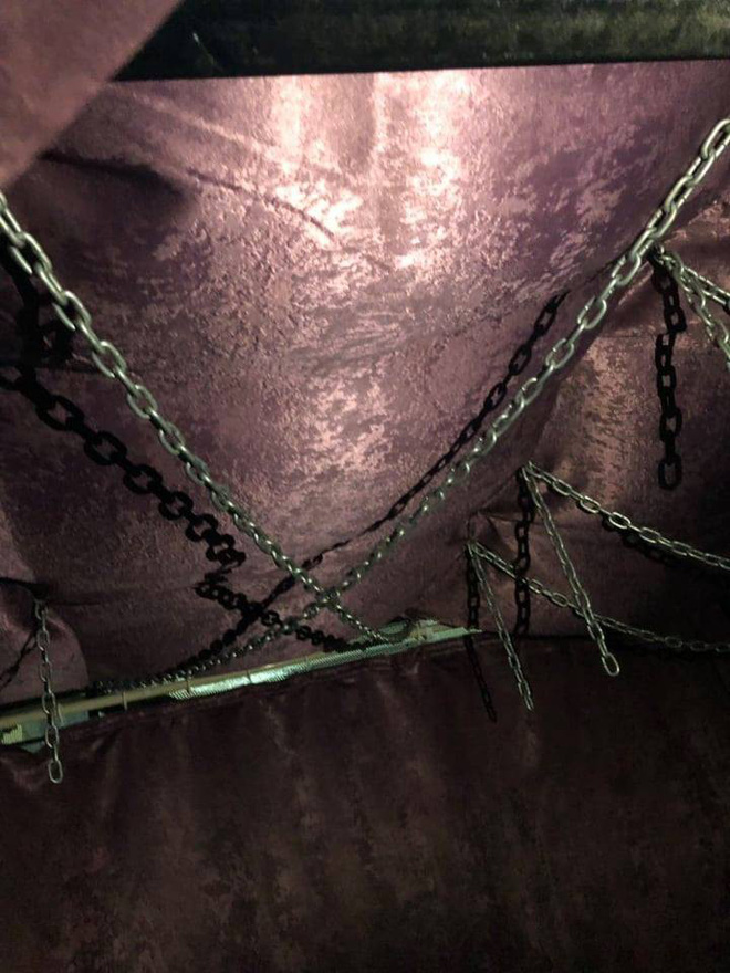 Động spa bị đột kích ở Sài Gòn dùng lồng sắt, dây xích để tạo cảm giác mạnh