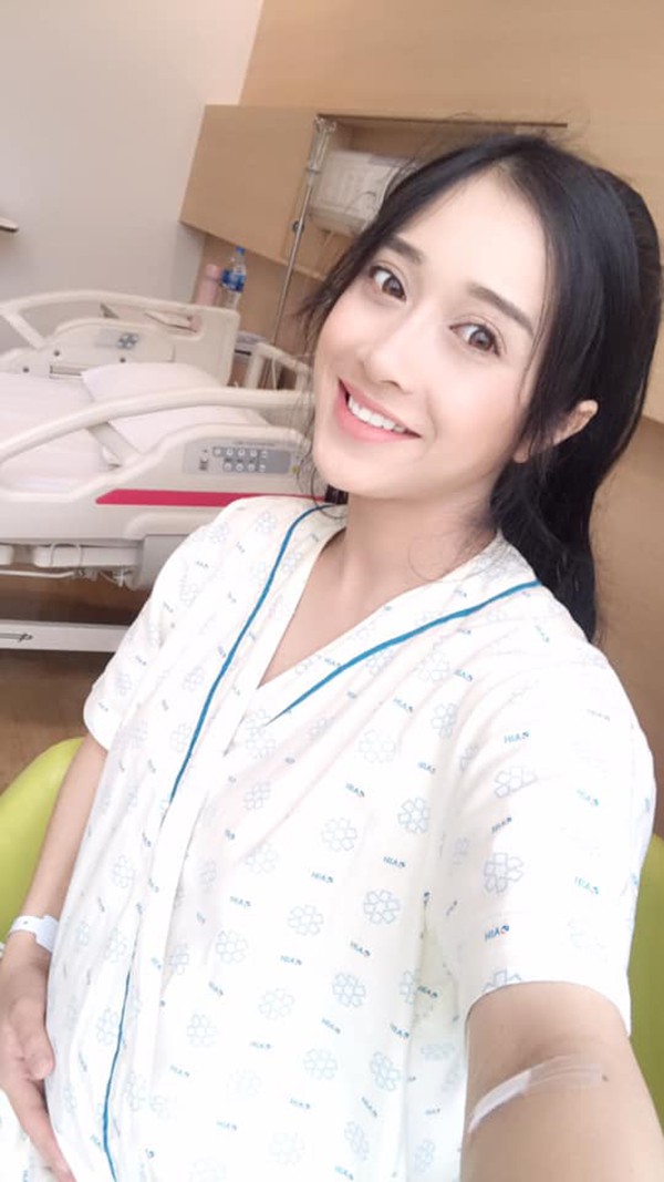 Em ruột Nhã Phương sinh con đầu lòng, ông xã đứng ngoài cửa khóc