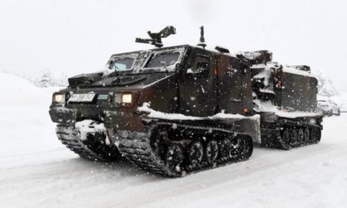 Tuyết dày kỷ lục làm tê liệt châu Âu