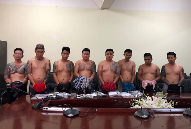 Cảnh sát vây bắt băng cho vay nặng lãi khi vừa xuống Tân Sơn Nhất