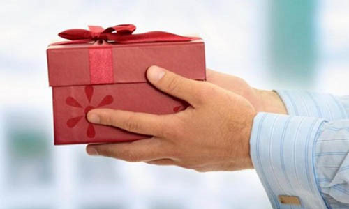 Nếu không muốn bị đốt vía thì tuyệt đối không nên tặng người khác 5 món quà ám đầy xui xẻo này trong dịp Tết Nếu không muốn bị đốt vía thì tuyệt đối không nên tặng người khác 5 món quà ám đầy xui xẻo này trong dịp Tết