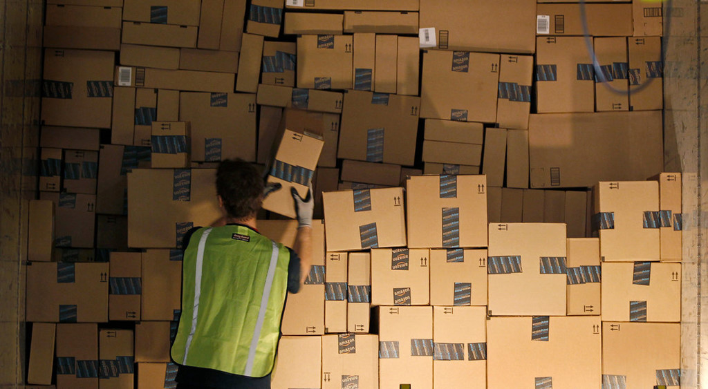 Amazon - từ cửa hàng sách online tới đế chế bán lẻ 700 tỷ USD Amazon - từ cửa hàng sách online tới đế chế bán lẻ 700 tỷ USD