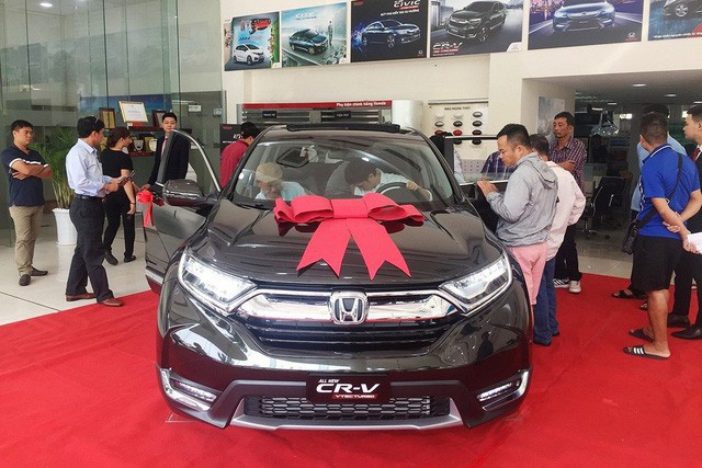 Nhiều hãng xe tại Việt Nam bó tay trước tình trạng bia kèm lạc tại đại lý