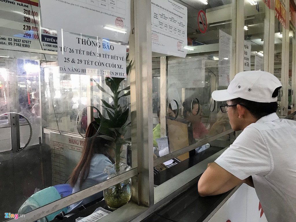 Xe khách từ Sài Gòn đi miền Trung cháy vé, dân lo sốt vó Xe khách từ Sài Gòn đi miền Trung cháy vé, dân lo sốt vó