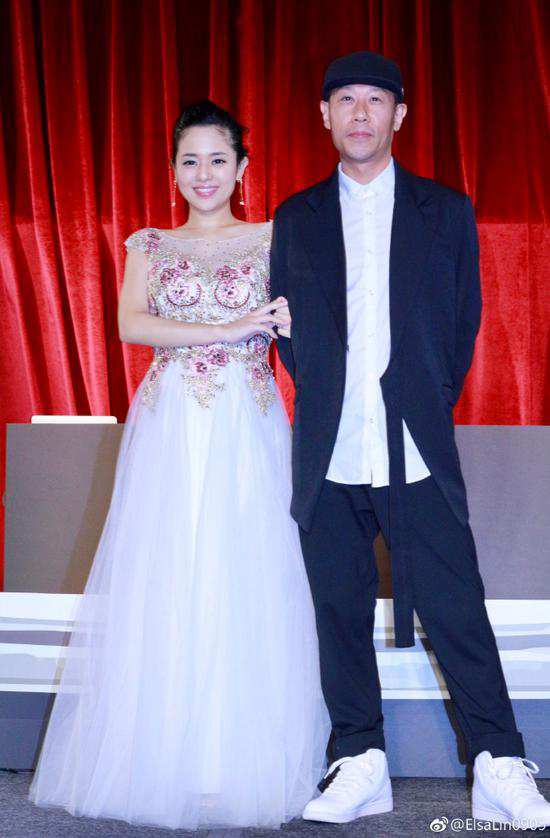 Cựu sao phim nóng Aoi Sora tiết lộ mang song thai