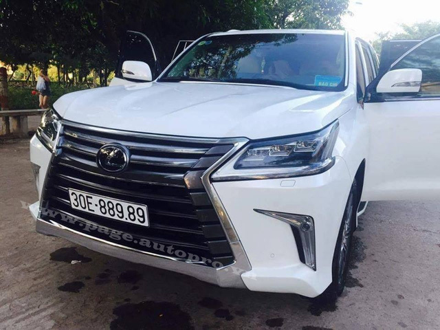 Phát sốt với đại gia: Xe đã chất, biển lại đẹp mê hồn