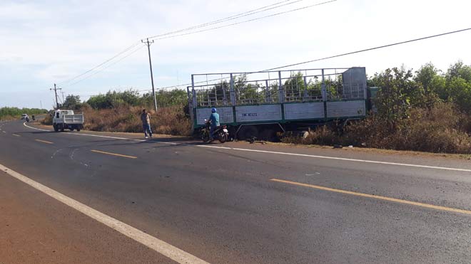 Xe tải gãy trục mất lái tông 3 chị em gái tử vong