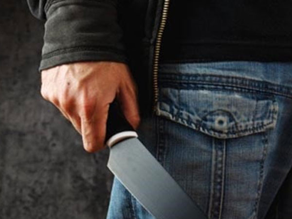 Mang dao ra ngõ đâm chết người rồi vào nhà ung dung nằm ngủ