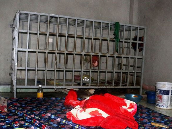 Chồng tố bị vợ con nhốt trong lồng sắt nhiều năm: Hơn 2 năm ở nhà mới thật là địa ngục