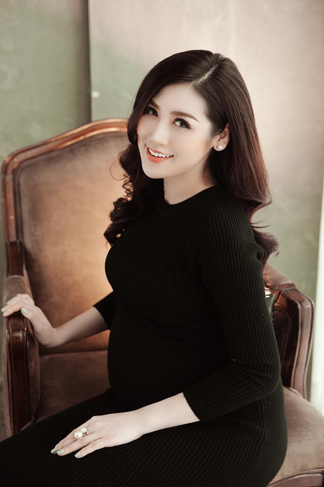 Đẻ con cả tháng, Tú Anh mới tung trọn bộ ảnh bầu đẹp lung linh Đẻ con cả tháng, Tú Anh mới tung trọn bộ ảnh bầu đẹp lung linh
