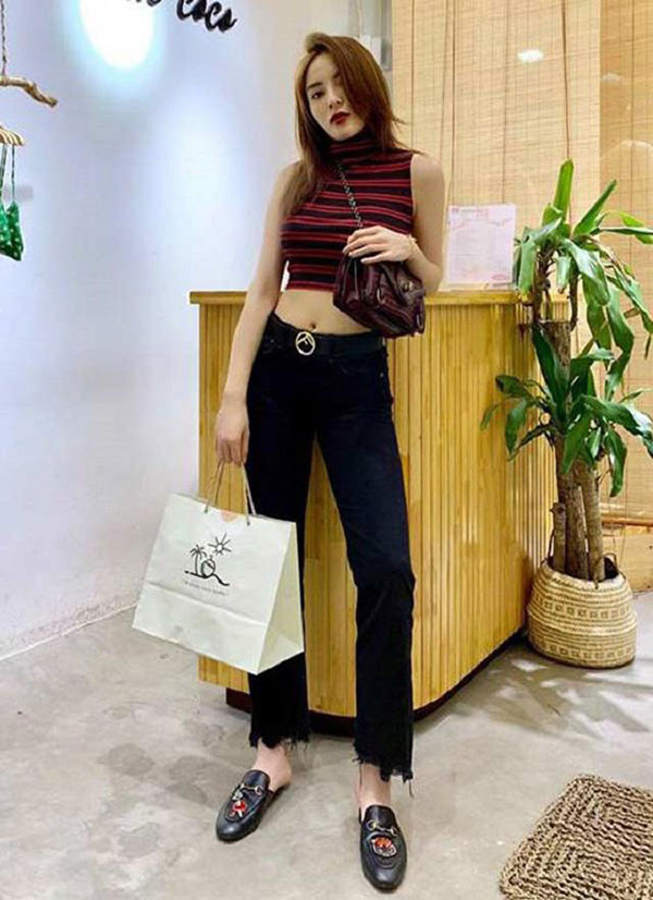 Dùng hàng hiệu trăm triệu, không ngờ áo thun rẻ bèo 300k cũng được loạt sao này tranh nhau mua