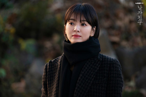 Với 4 tips diện đồ ai cũng học được, Song Hye Kyo vừa hóa nữ thần công sở lại cưa đổ trai trẻ trong Encounter Với 4 tips diện đồ ai cũng học được, Song Hye Kyo vừa hóa nữ thần công sở lại cưa đổ trai trẻ trong Encounter