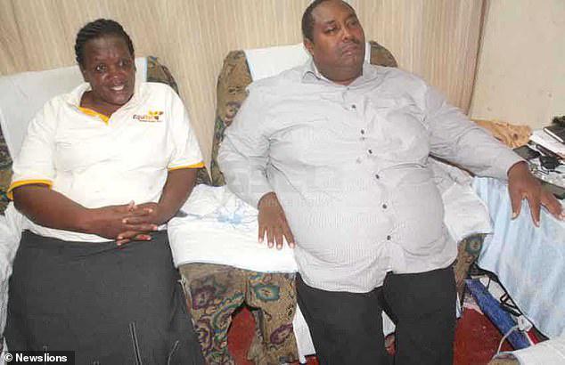 18 năm sống với vợ nhưng vẫn là trai tân, người đàn ông sợ hãi khi ngực bỗng chảy sữa