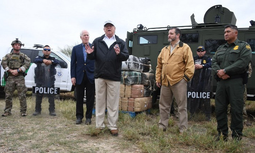 Trump tới biên giới Mexico, dọa dùng quyền khẩn cấp để xây tường