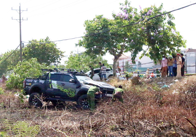 Hai ôtô lao vào nhau rồi leo lên vỉa hè tông chết người bán dưa
