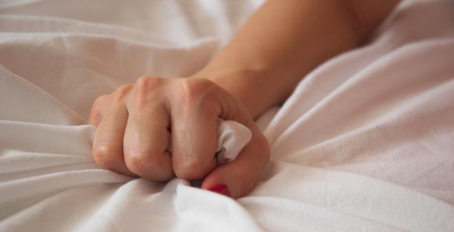 Không chỉ nghiến răng, phụ nữ lên đỉnh còn có những biểu hiện ‘khó đỡ’ sau