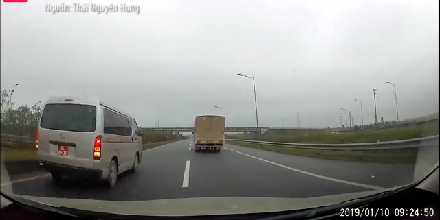 Đề nghị Bộ Quốc phòng xác minh xe biển đỏ chạy lùi trên cao tốc Hà Nội - Thái Nguyên