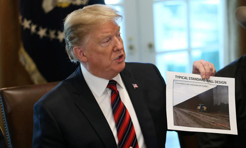 Trump hoãn ban bố tình trạng khẩn cấp để xây tường biên giới